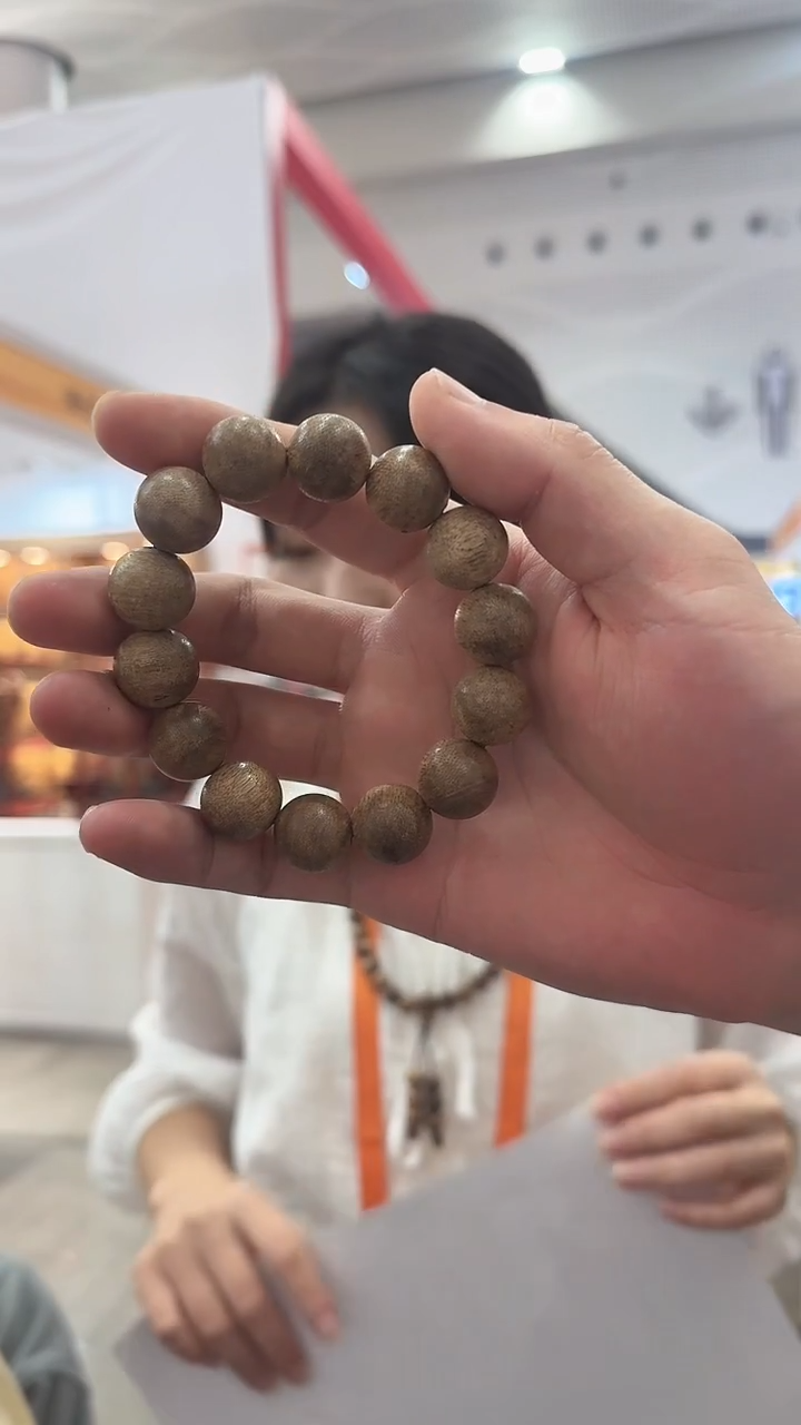 沉香手串黑油格1.6单圈手串