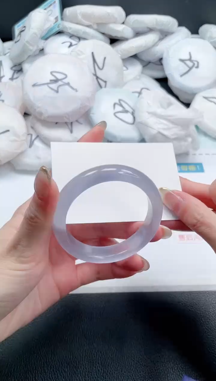 【闪购商品】石英质玉手镯未镶嵌18J56-52