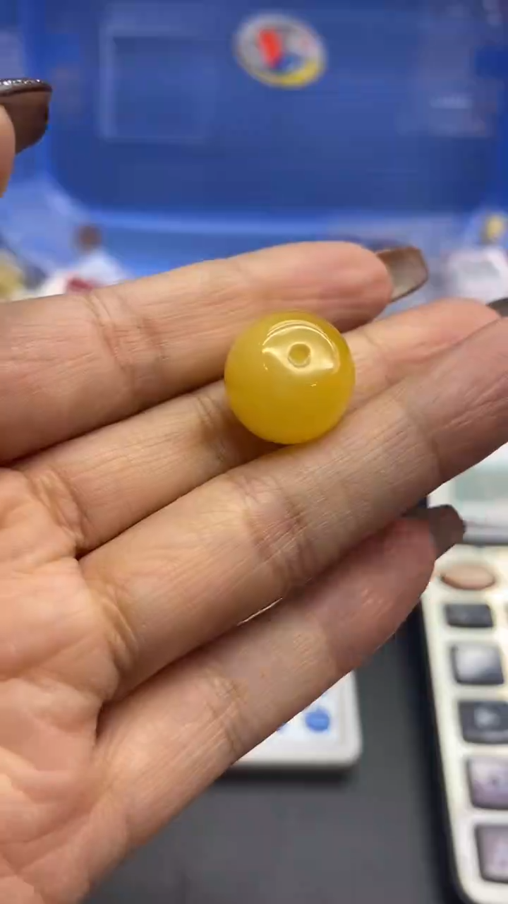 琥珀未镶嵌珠宝奇石942