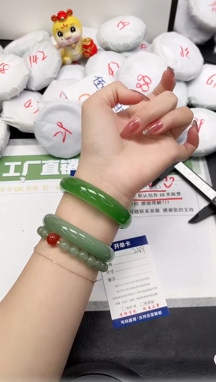 【闪购商品】石英质玉手镯未镶嵌249-58.3