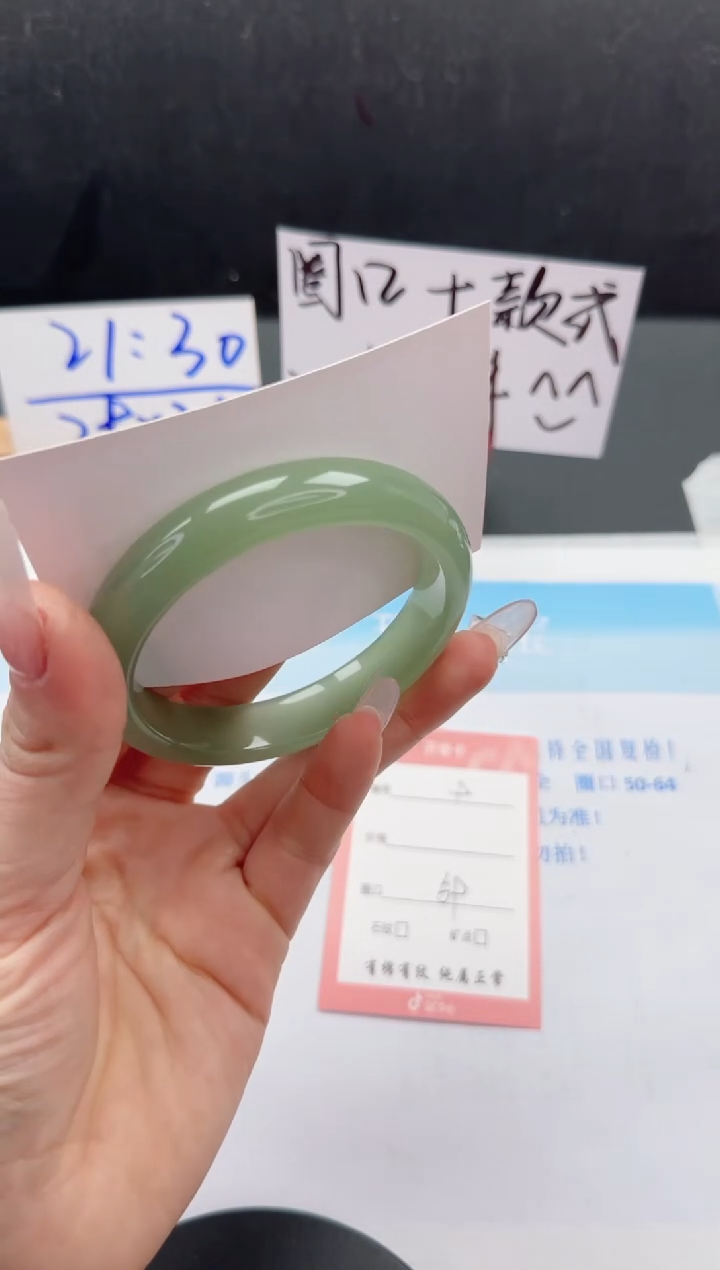 【闪购商品】石英质玉手镯未镶嵌9-59