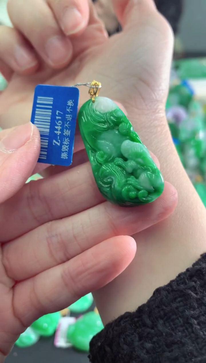 【闪购商品】翡翠吊坠(不含链)18K金镶嵌挂件