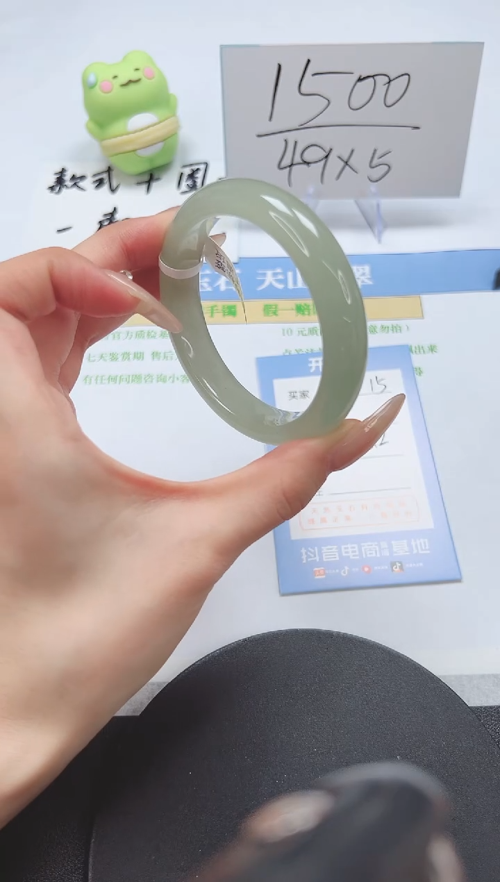 【闪购商品】石英质玉手镯未镶嵌A15-56.2