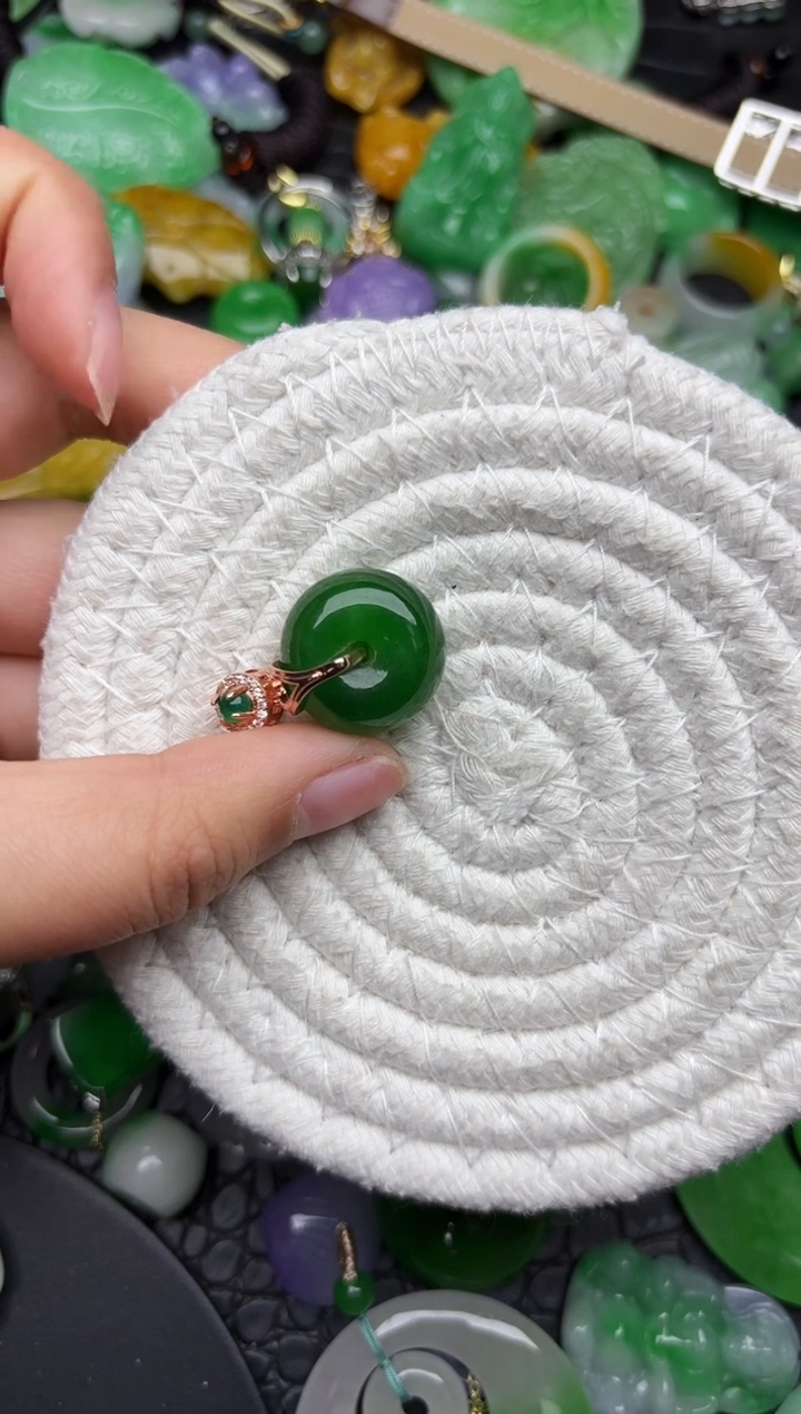 颈饰未镶嵌翡翠缅甸翡翠吊坠