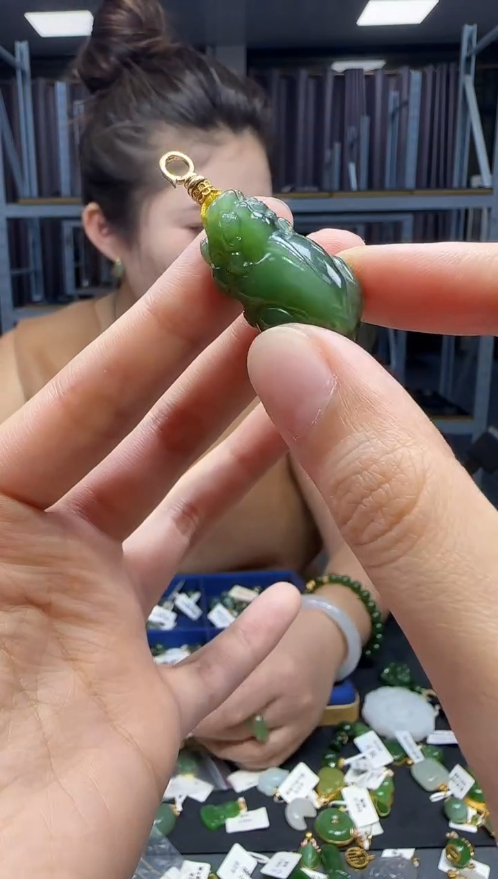 和田玉18K金镶嵌挂件1