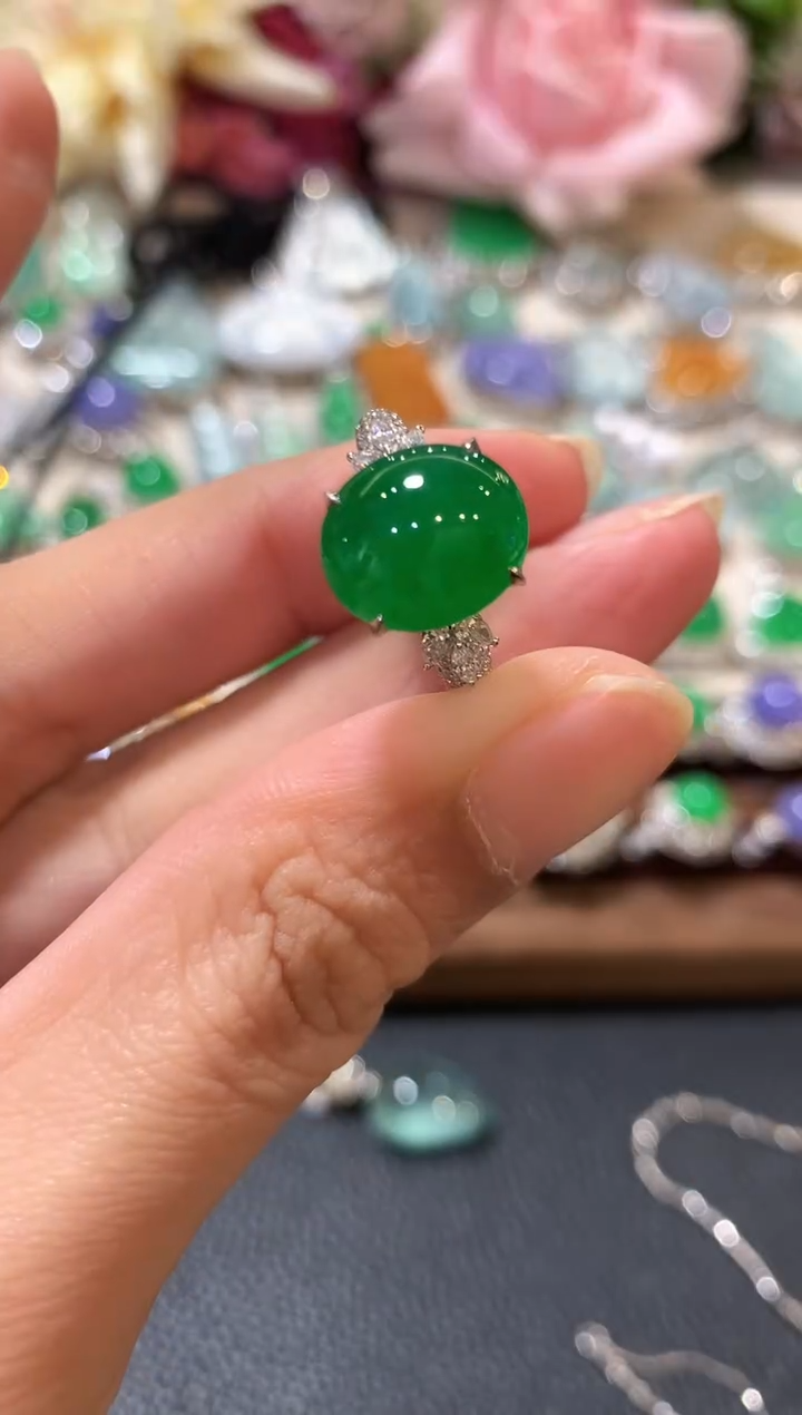 18K金镶嵌戒指翡翠?m37紫色有色差