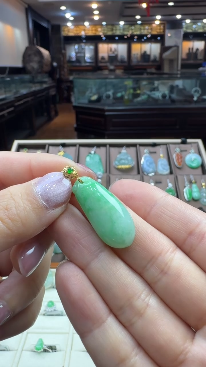 【闪购商品】翡翠颈饰18K金镶嵌福瓜