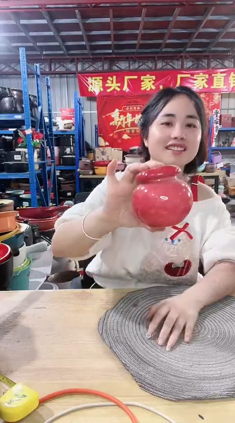 瑕疵红色罐2个不可明火