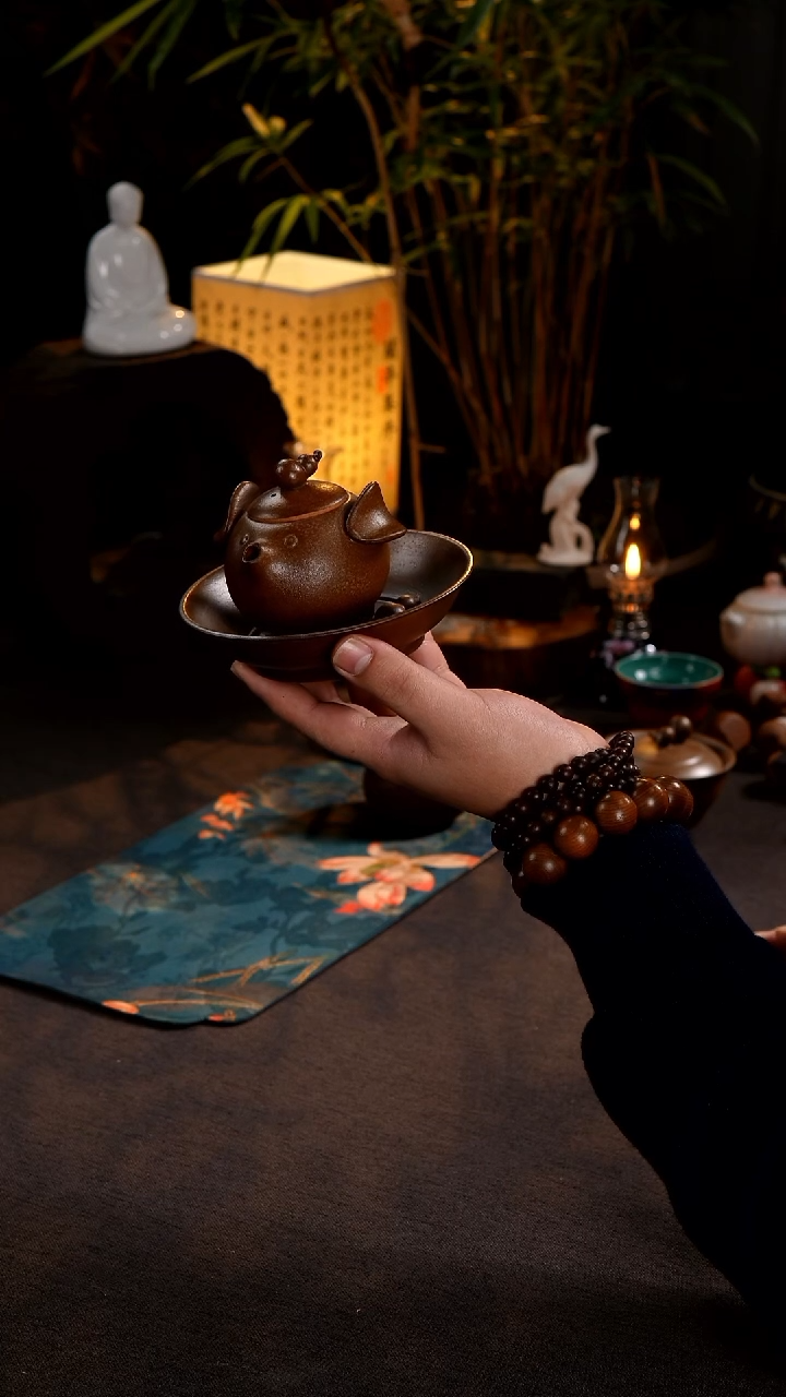 飞猪壶承手抓壶1