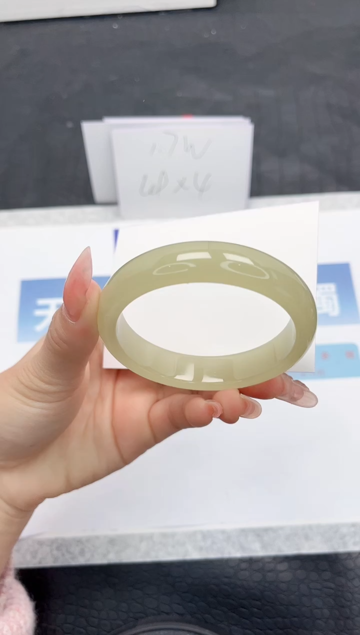 【闪购商品】石英质玉手镯未镶嵌K90-56.8