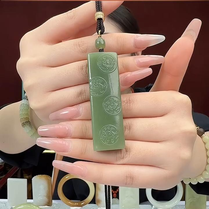 预售-新疆和田玉绿黄四象神兽单面尺寸约70*22mm