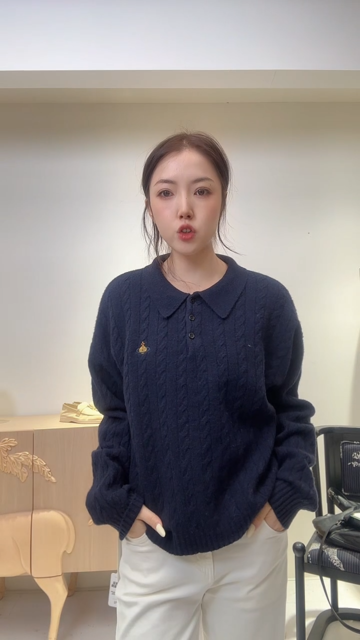 藏青色翻领刺绣羊毛上衣