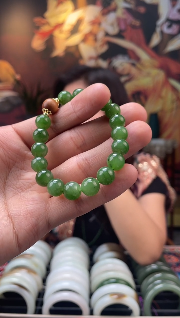 【闪购商品】和田玉手链未镶嵌碧玉卡9-10手串多样性发一条