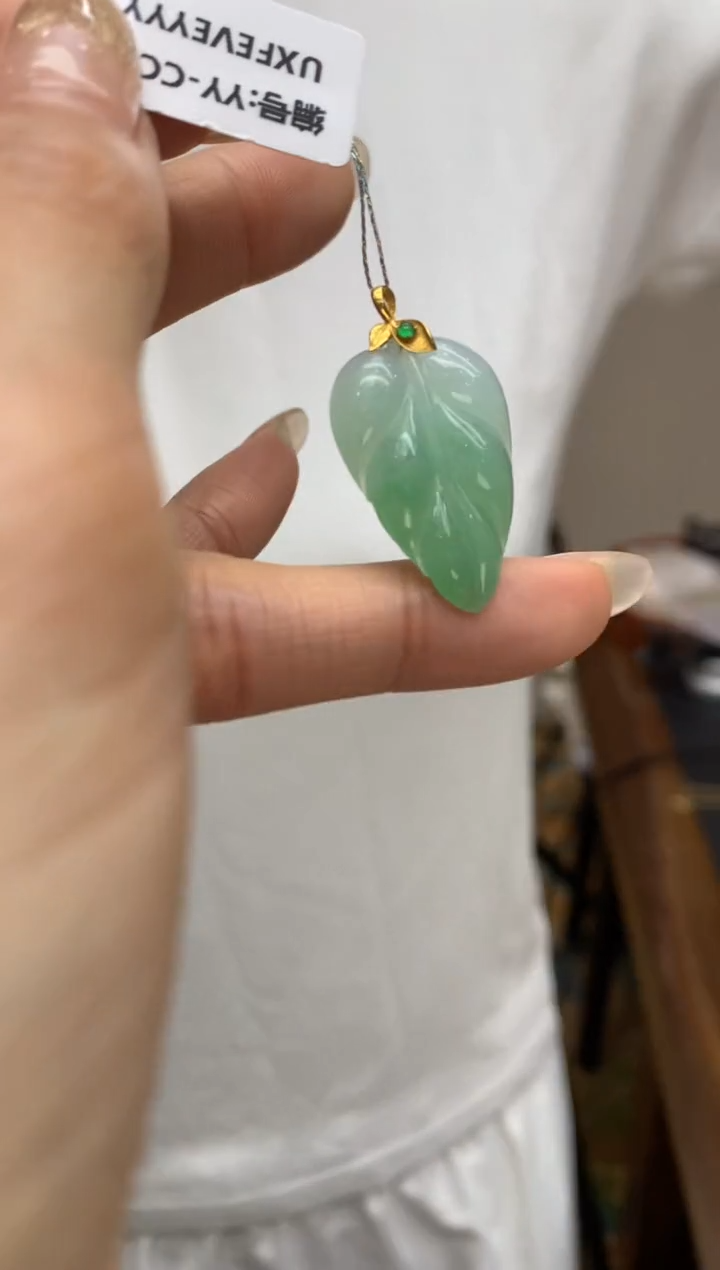 【闪购商品】翡翠颈饰18K金镶嵌叶子