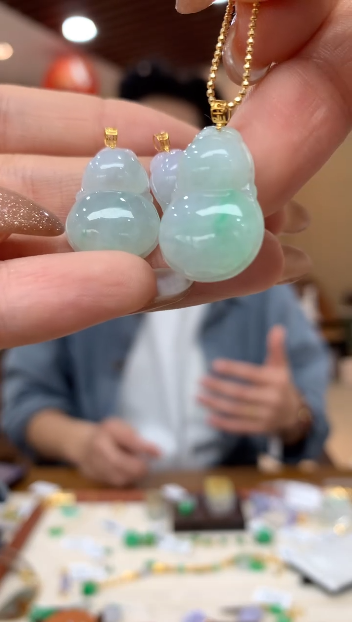 吊坠(不含链)18K金镶嵌翡翠葫芦多样性发货1件