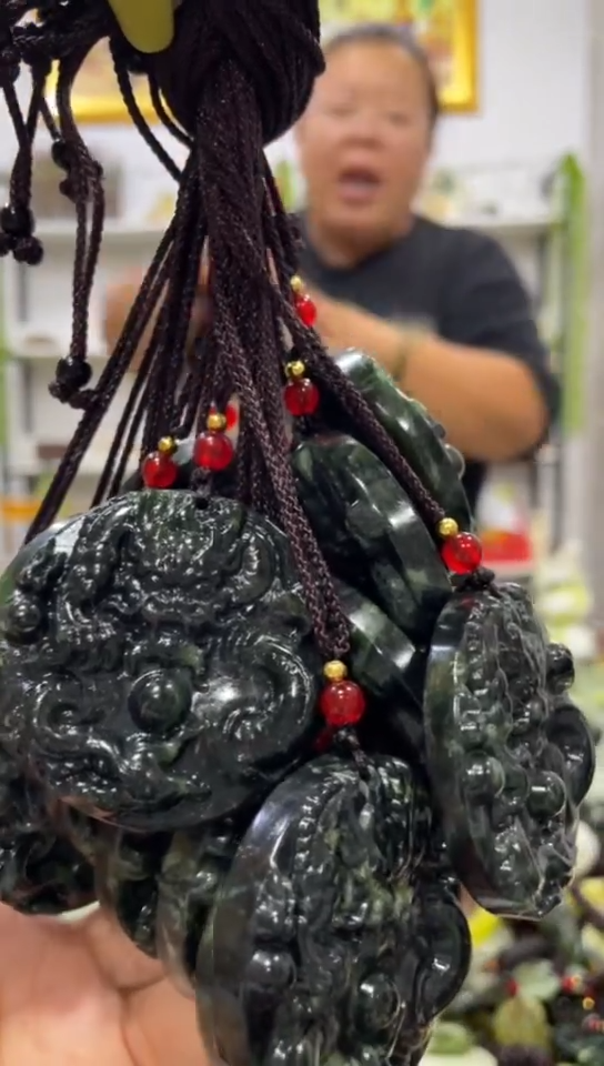 未镶嵌岫玉吊坠多样性发货发其中一件