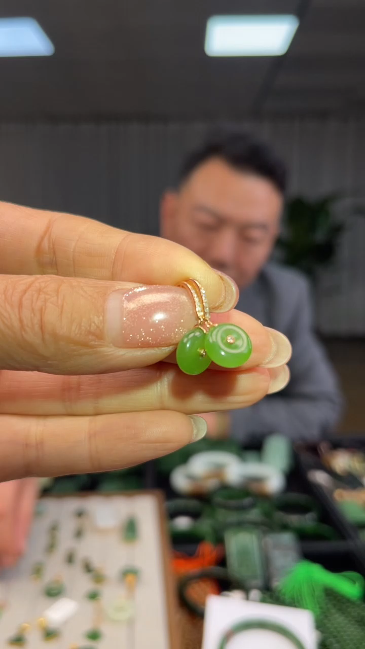 【闪购商品】和田玉耳饰18K金镶嵌碧玉苹果绿平安扣耳钩