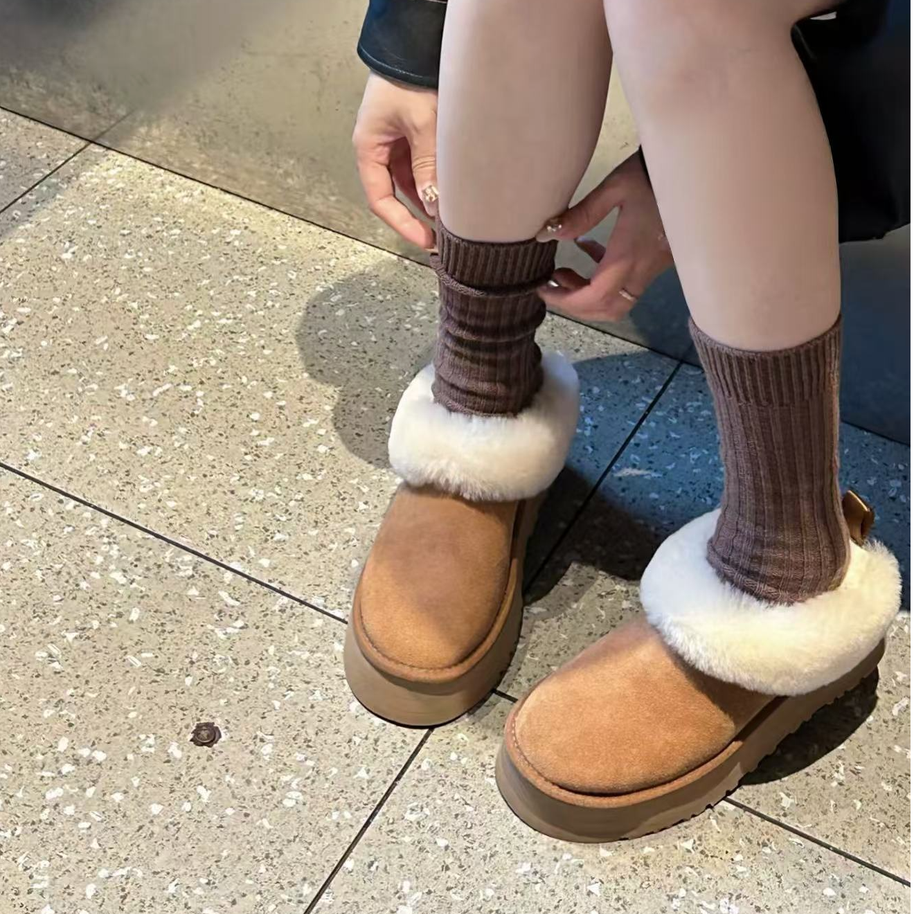 (雪地靴)皮毛一体新款百搭中筒防水冬季短靴