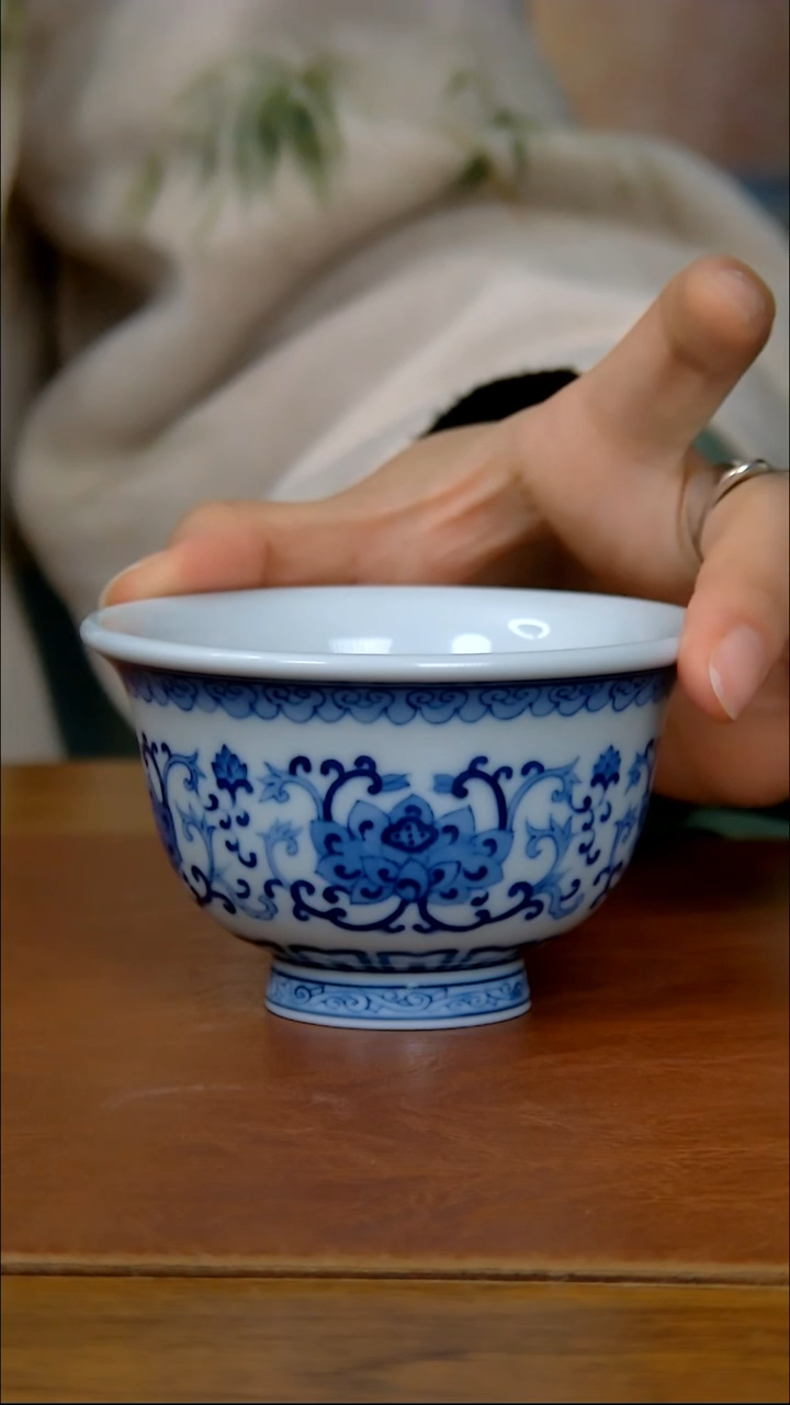 【闪购商品】如意莲花压手杯（柴窑）