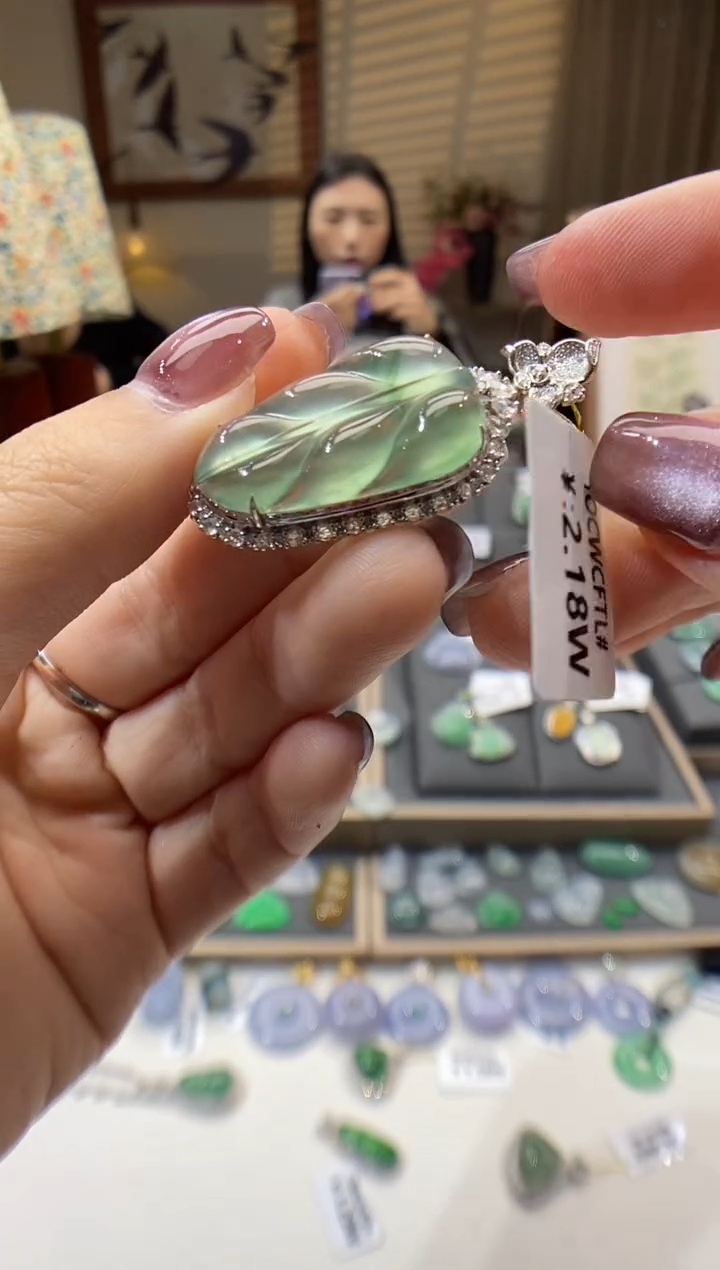 【闪购商品】翡翠颈饰18K金镶嵌叶子