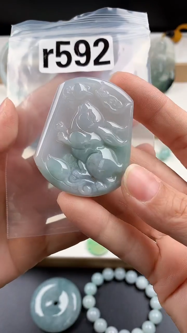 颈饰未镶嵌翡翠天然翡翠吊坠挂件