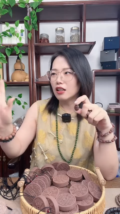泥塑福利款的老头
