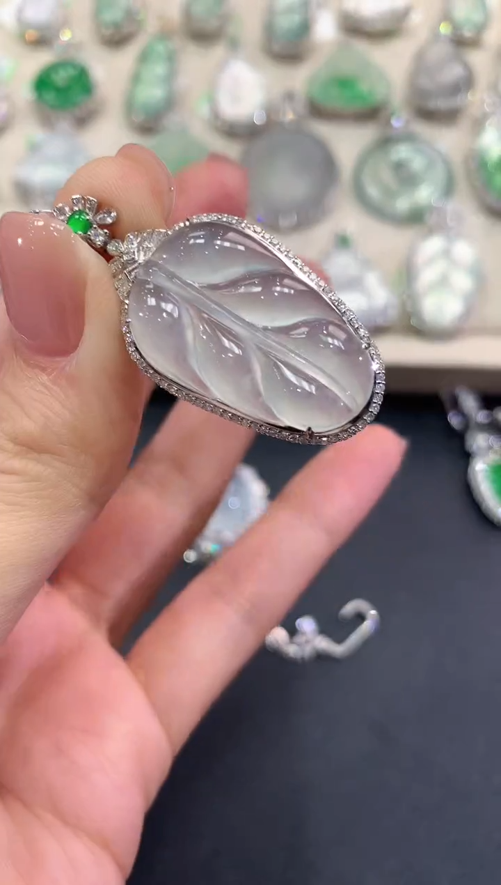 【闪购商品】翡翠吊坠(不含链)18K金镶嵌q91