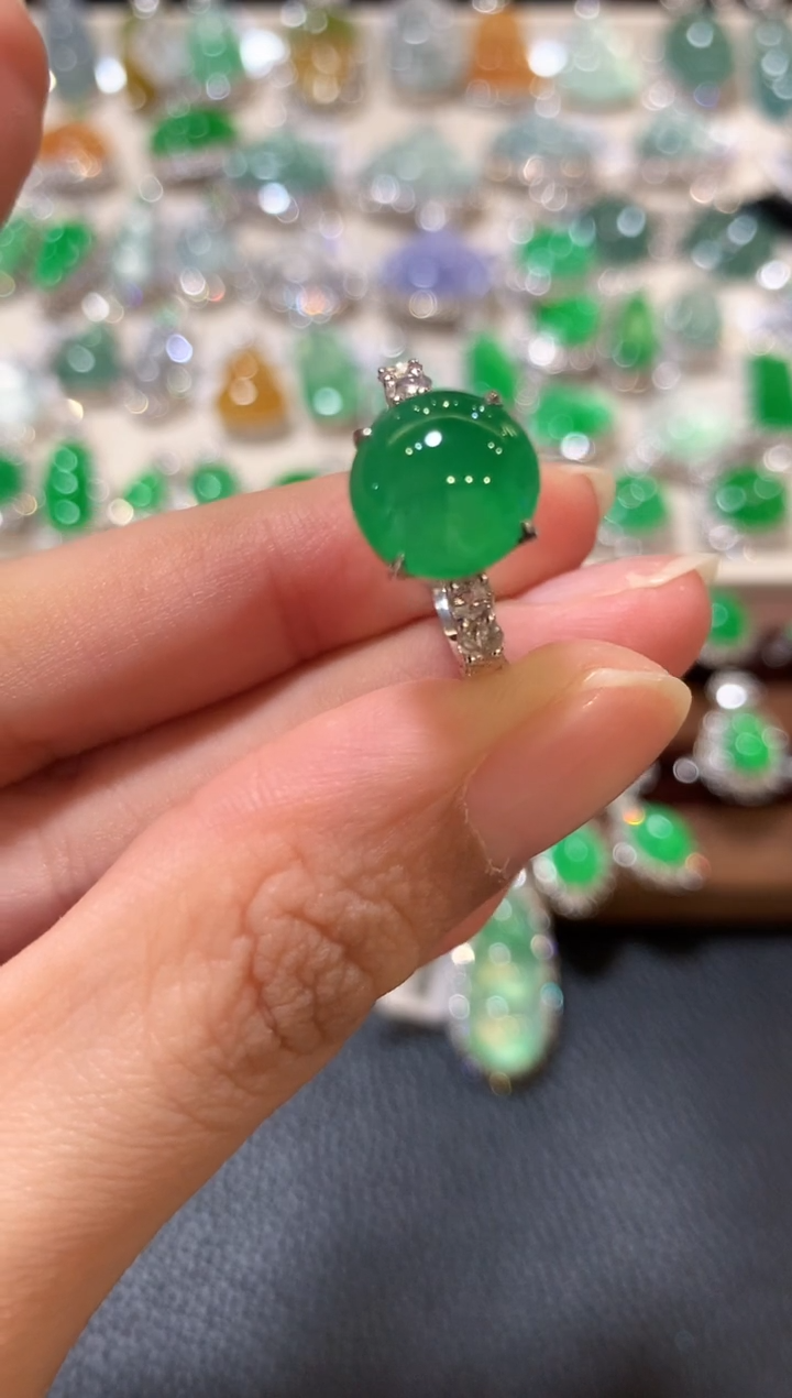 18K金镶嵌戒指翡翠2**9m4  