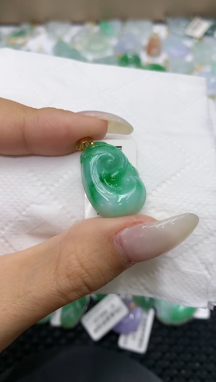 颈饰18K金镶嵌翡翠111111111111