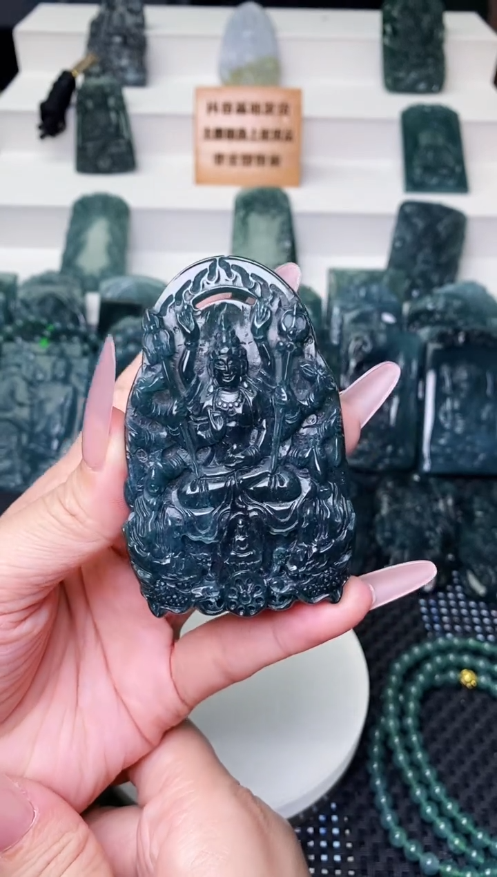 颈饰未镶嵌翡翠 