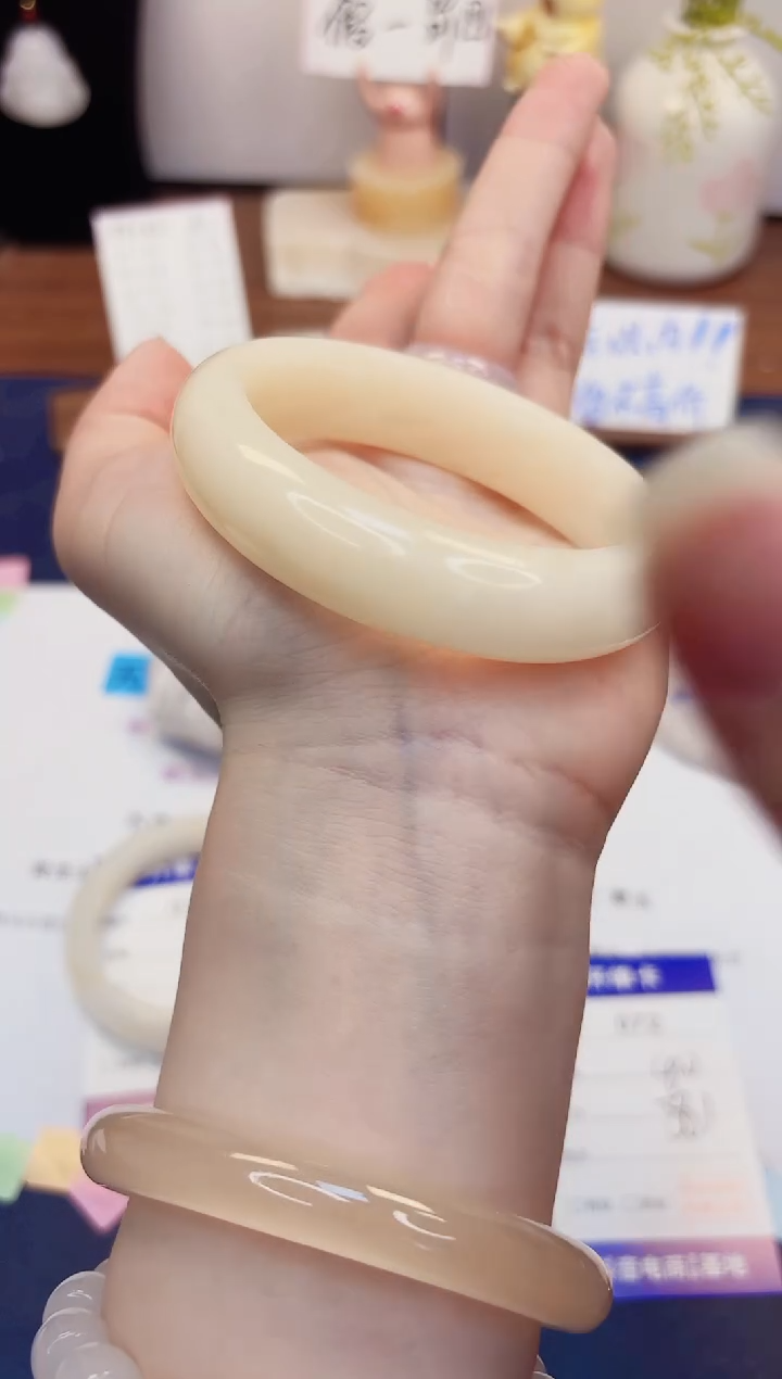 【闪购商品】石英质玉手镯未镶嵌72-财气镯-圈口58