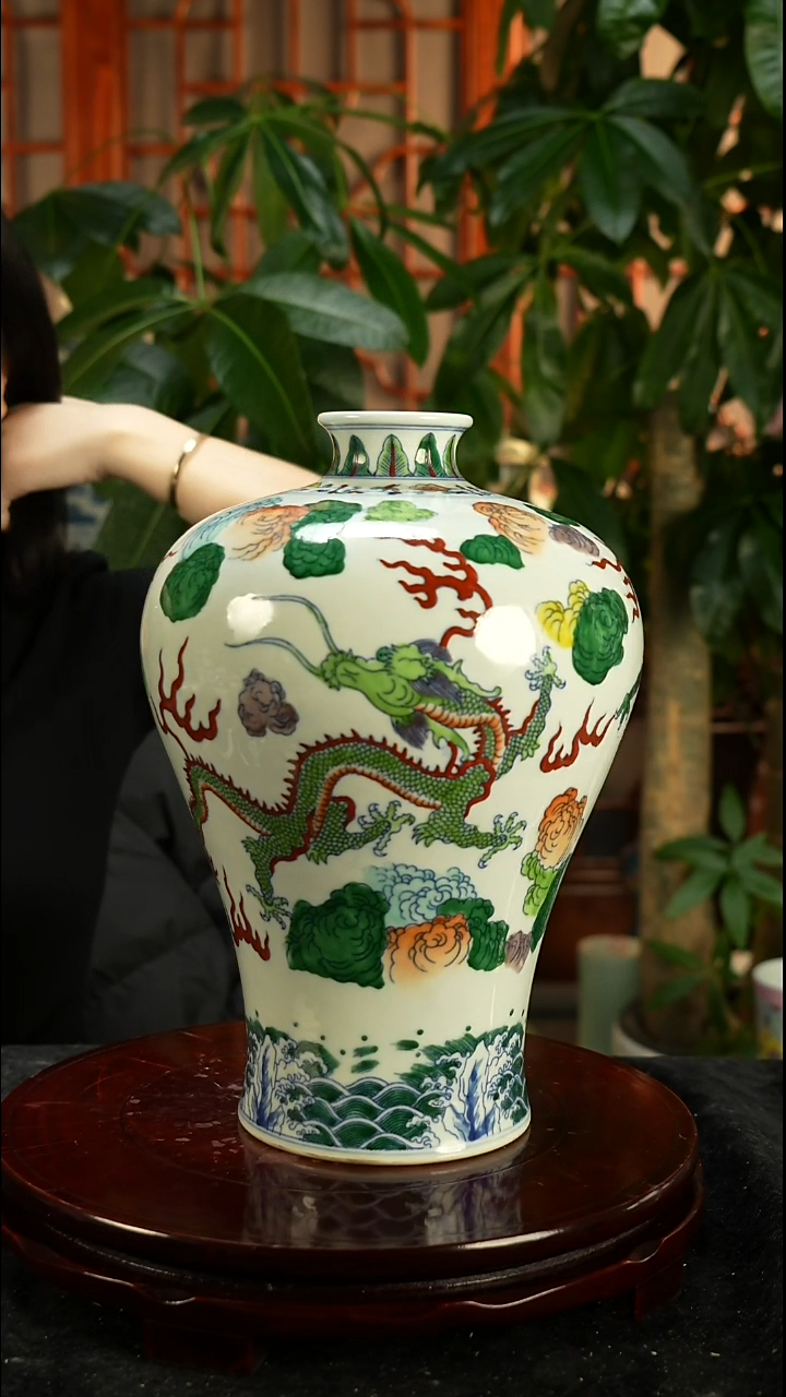 其他瓷斗彩梅瓶一只