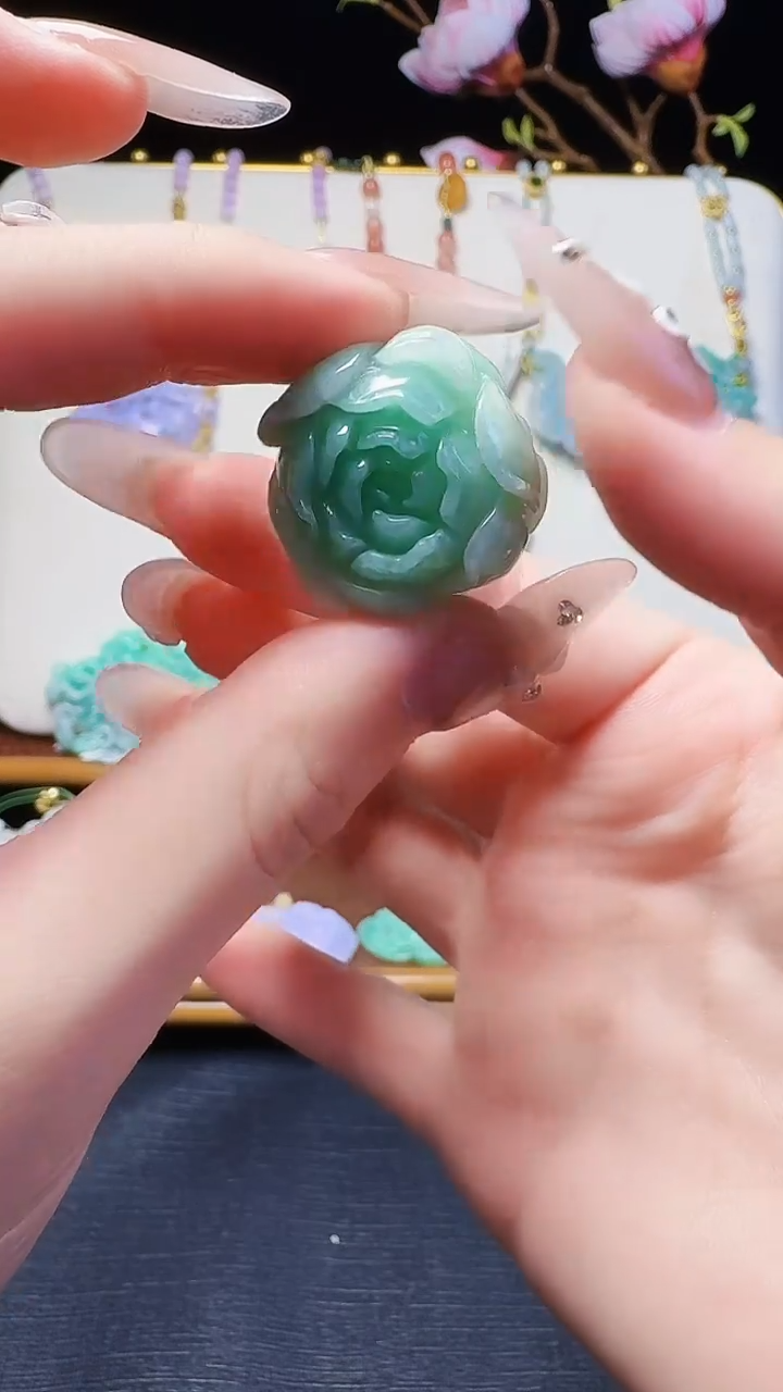 翡翠未镶嵌颈饰花开富贵