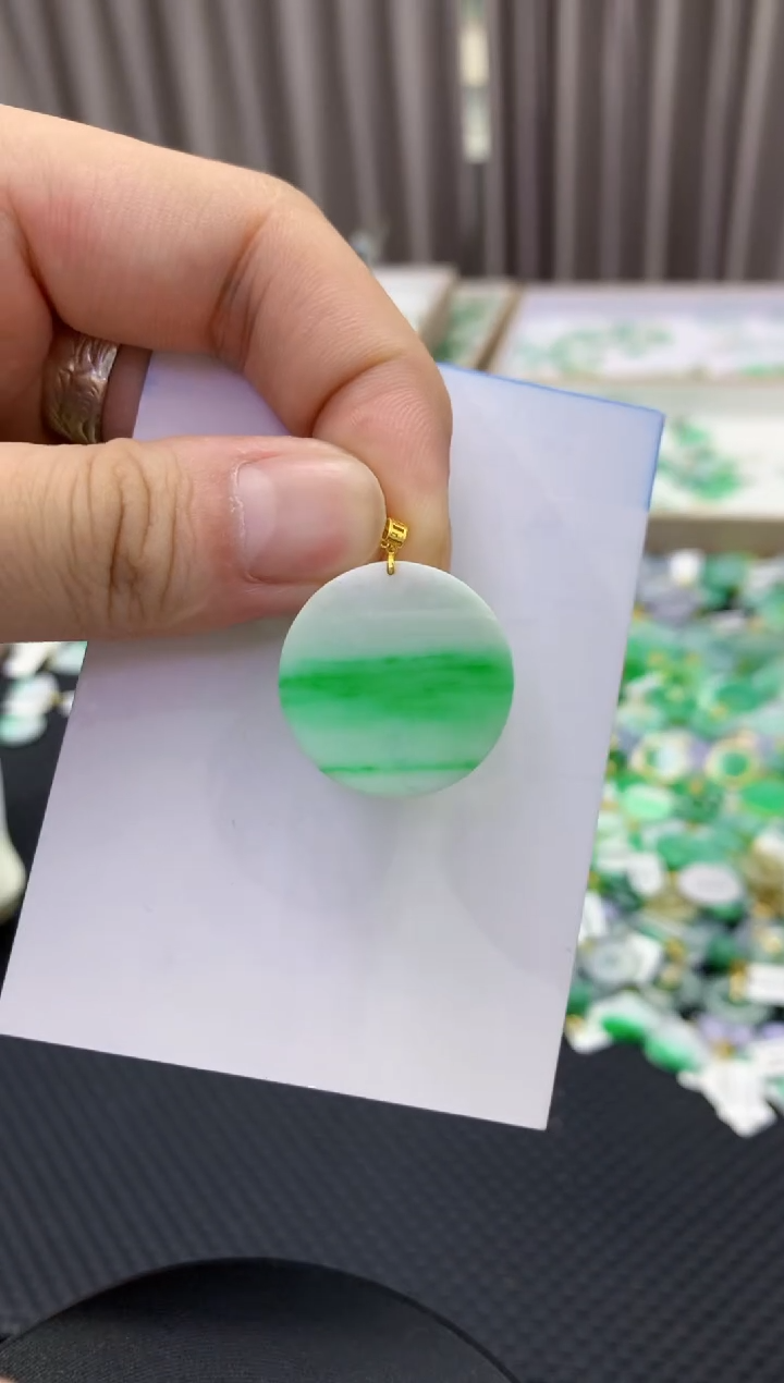 颈饰18K金镶嵌翡翠天然缅甸翡翠A货