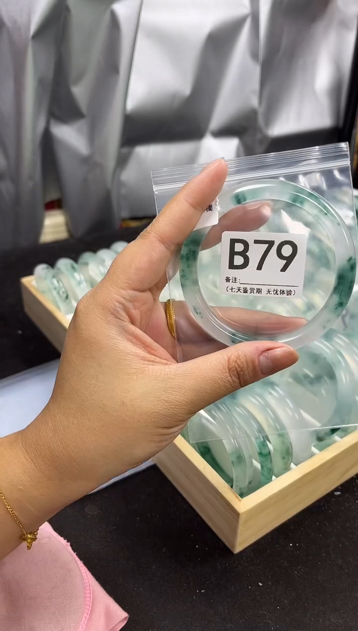 【闪购商品】石英岩玉手镯未镶嵌B79
