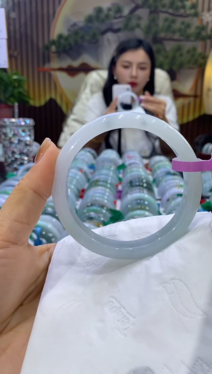 【闪购商品】翡翠手镯未镶嵌多人09870