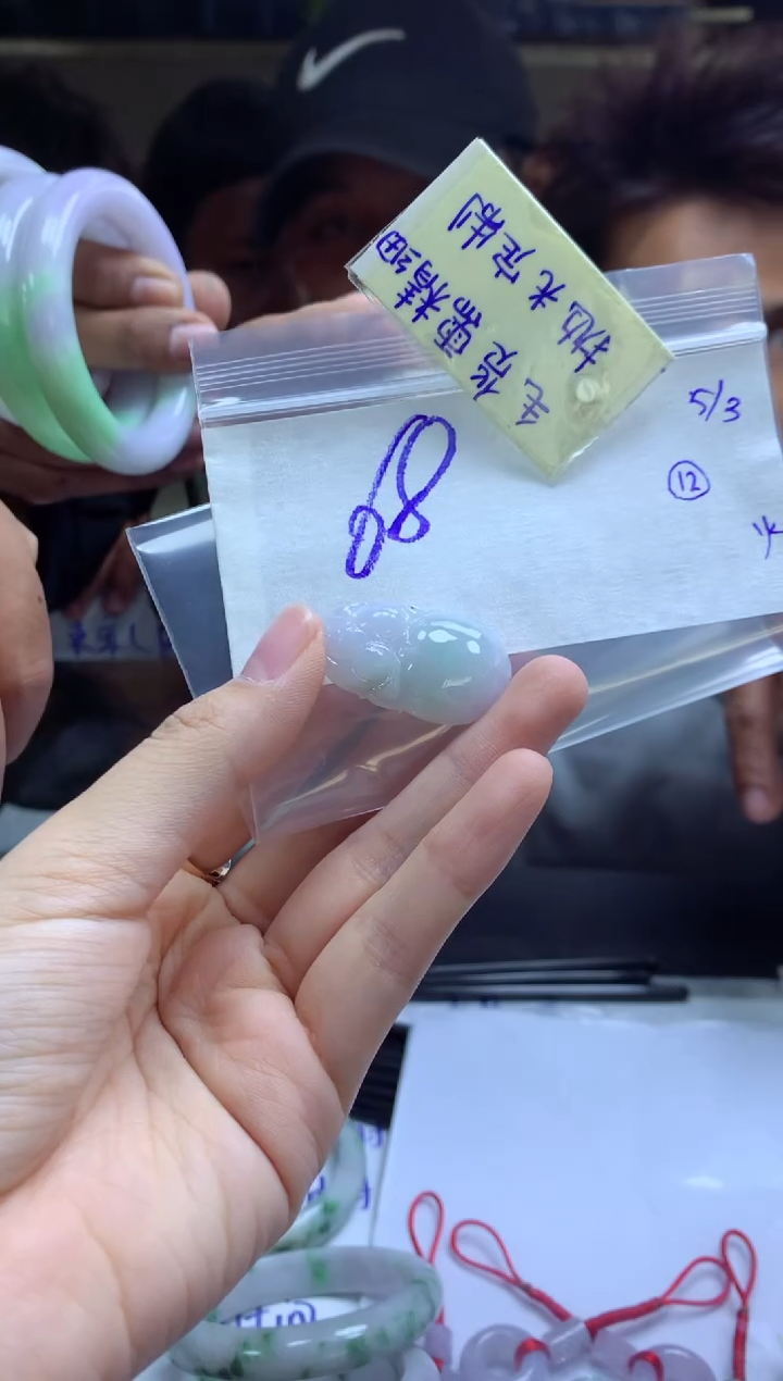 【闪购商品】定制翡翠未镶嵌挂件毛货需精细抛光+又+68元