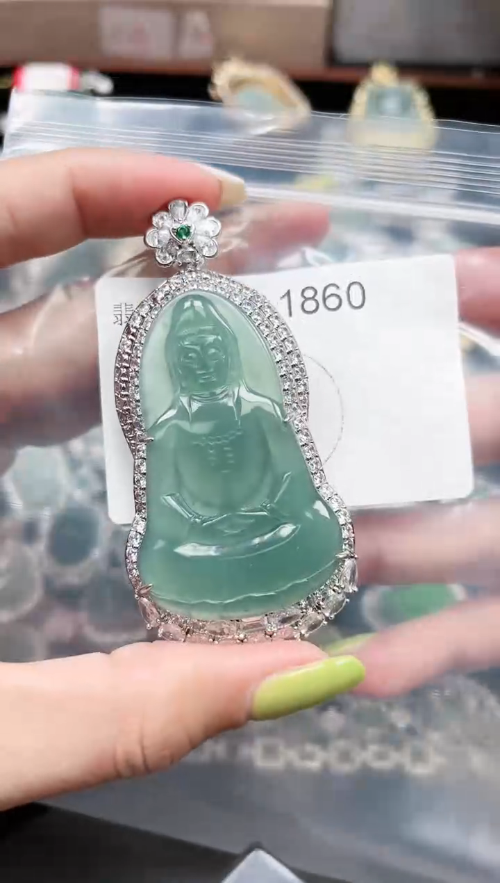 【闪购商品】翡翠颈饰未镶嵌1860赠皮绳