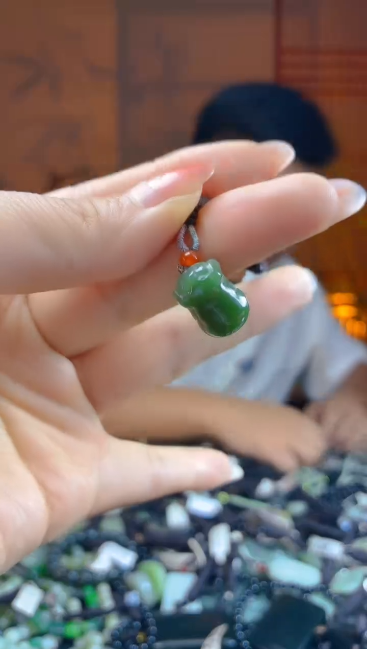 和田玉未镶嵌颈饰多样性发货，拍一发一