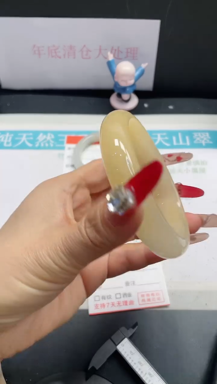 【闪购商品】石英质玉手镯未镶嵌248