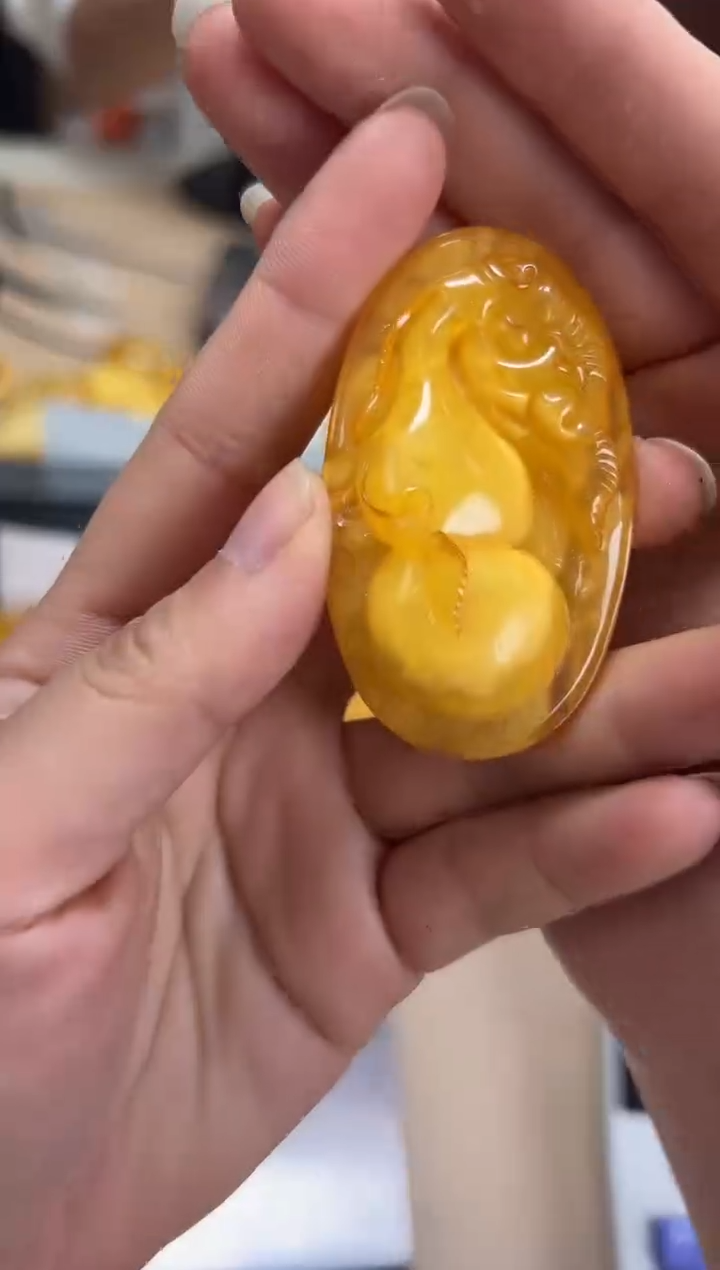 【闪购商品】琥珀裸石未镶嵌蜜蜡吊坠