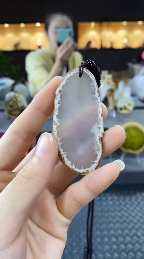 未镶嵌颈饰玛瑙/玉髓目**刀玛瑙