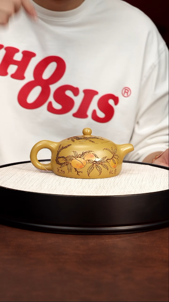 茶壶紫砂宣兴紫砂 寿桃半月壶 黄金段泥 梅付春