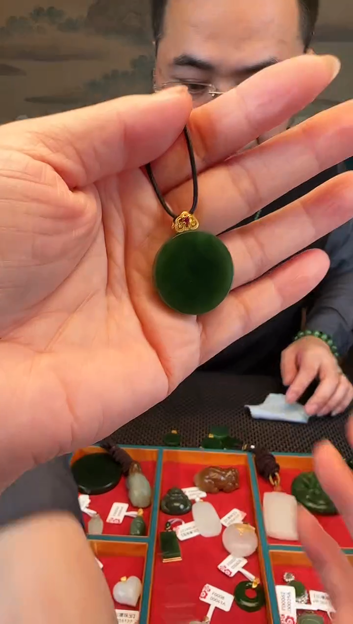 颈饰未镶嵌和田玉小圆牌