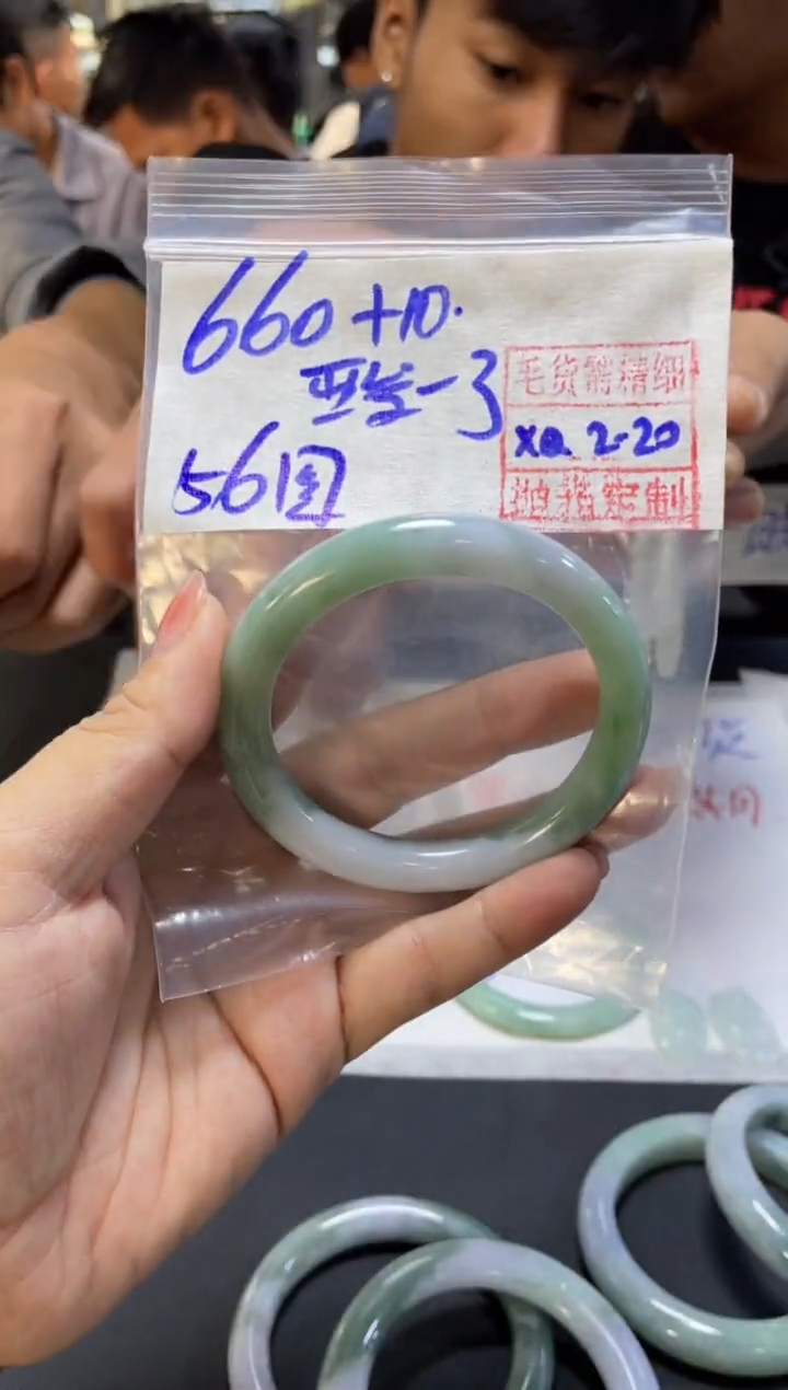 【闪购商品】定制翡翠未镶嵌酸奶+手镯56圆#660元毛货需精细抛光