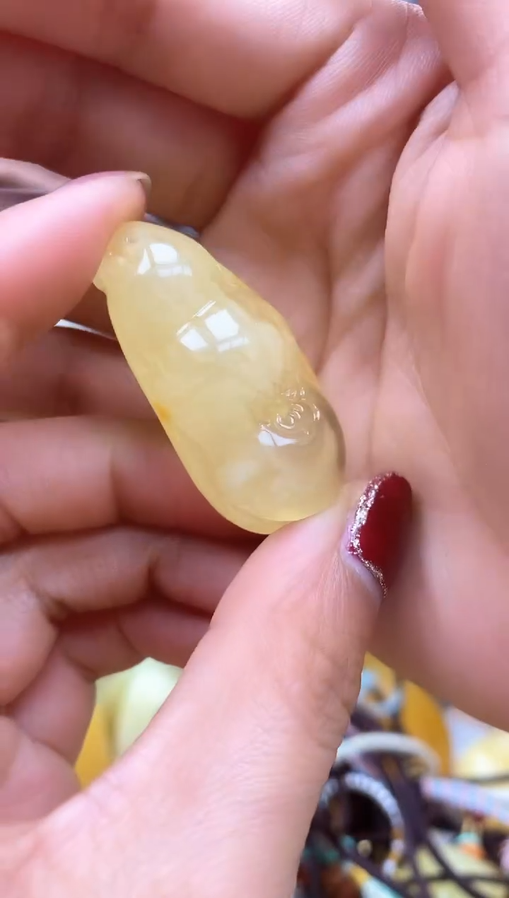 【闪购商品】琥珀裸石未镶嵌挂坠