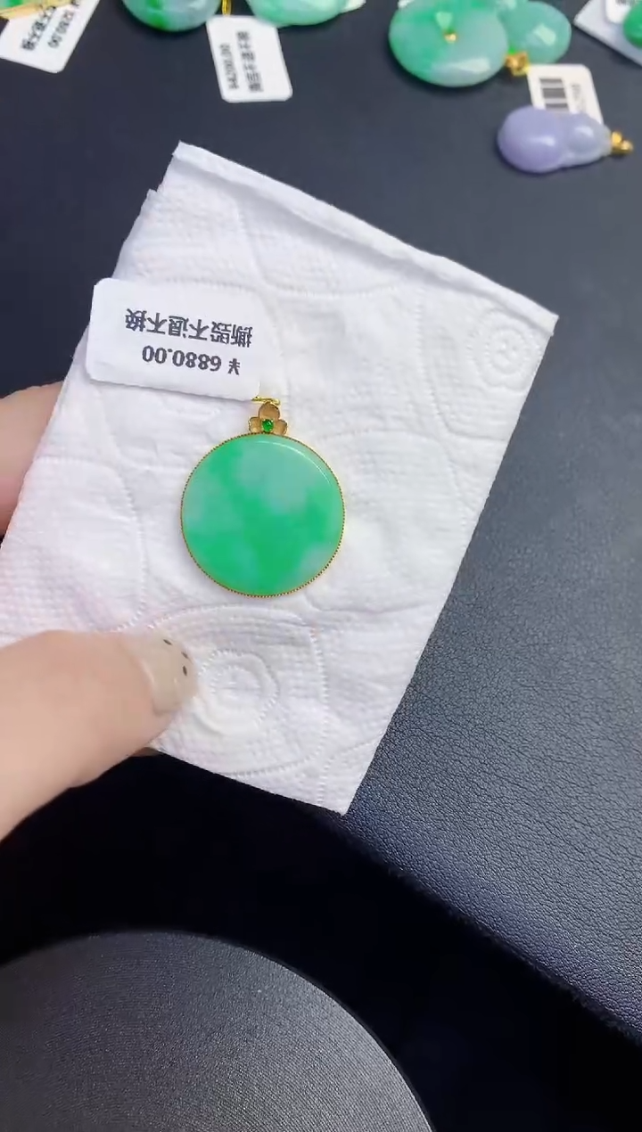颈饰18K金镶嵌翡翠缅甸天然翡翠A货
