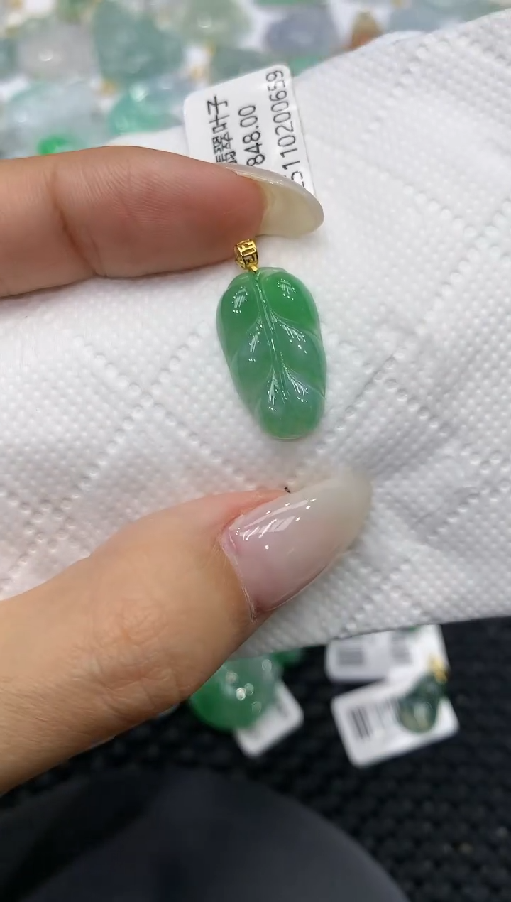 颈饰18K金镶嵌翡翠111111111111