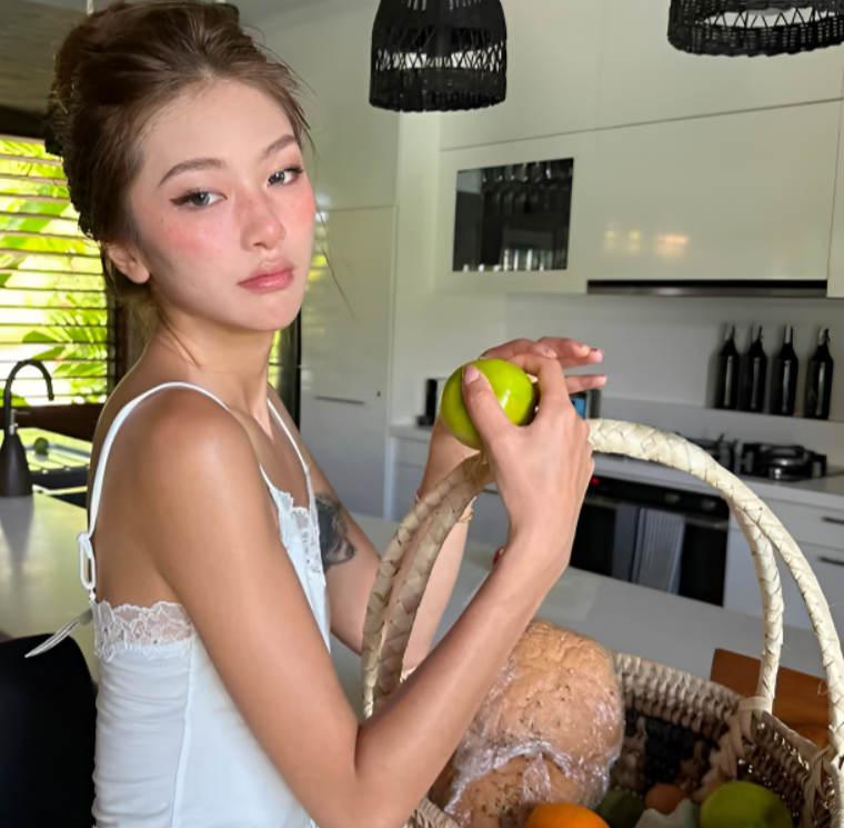 ①精选孤品女装偶有微瑕介意勿拍（含袜子）盲拍不发货！！！
