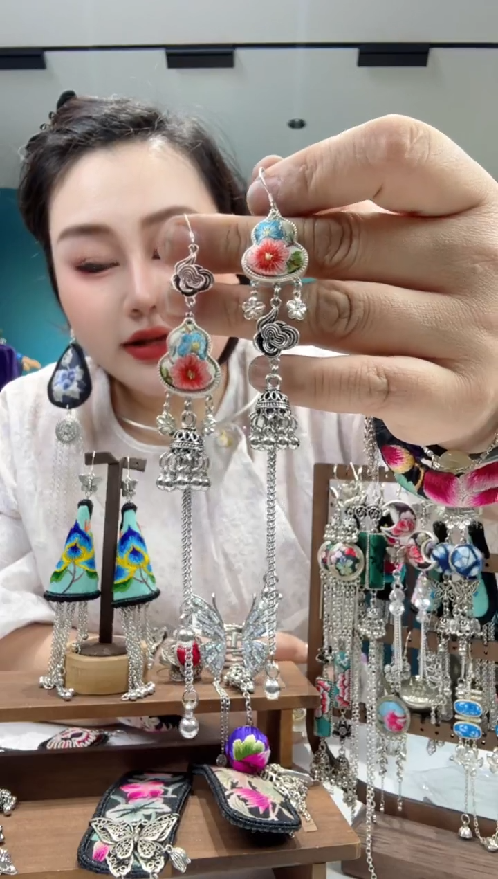 刺绣纯手工苗绣非遗耳环